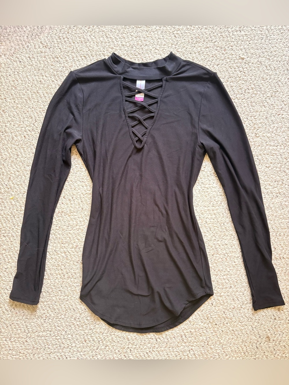 No Boundaries Black Long-Sleeve Cutout V-Neck Top